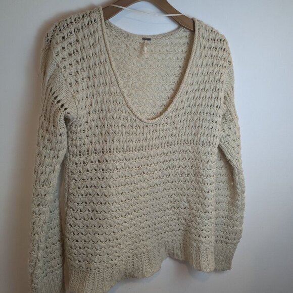 Free People Sweaters - Free People Crashing Waves V-Neck Sweater in White, Sz S
